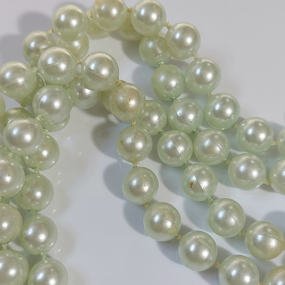 Elegant Pearl Necklace - Picture 3 of 5